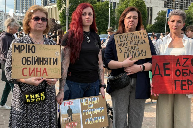 Free Azov: у Києві пройшла акція на підтримку полонених та зниклих безвісти військових