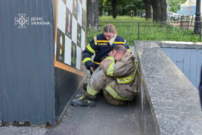 На месте работают психологи