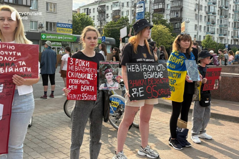 Free Azov: у Києві пройшла акція на підтримку полонених та зниклих безвісти військових