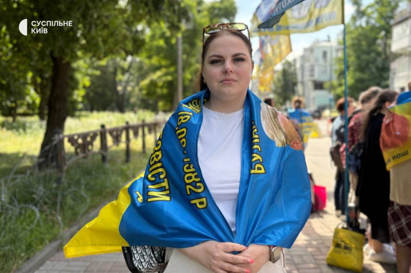 "Борітеся — поборете": акція-нагадування про військовополонених та зниклих безвісти відбулася у Києві