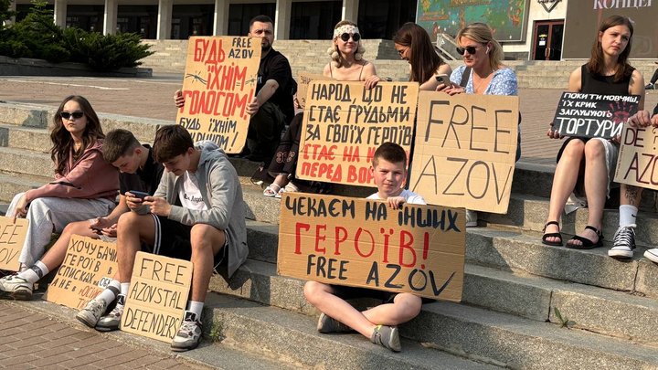 Free Azov: у Києві пройшла акція на підтримку полонених та зниклих безвісти військових