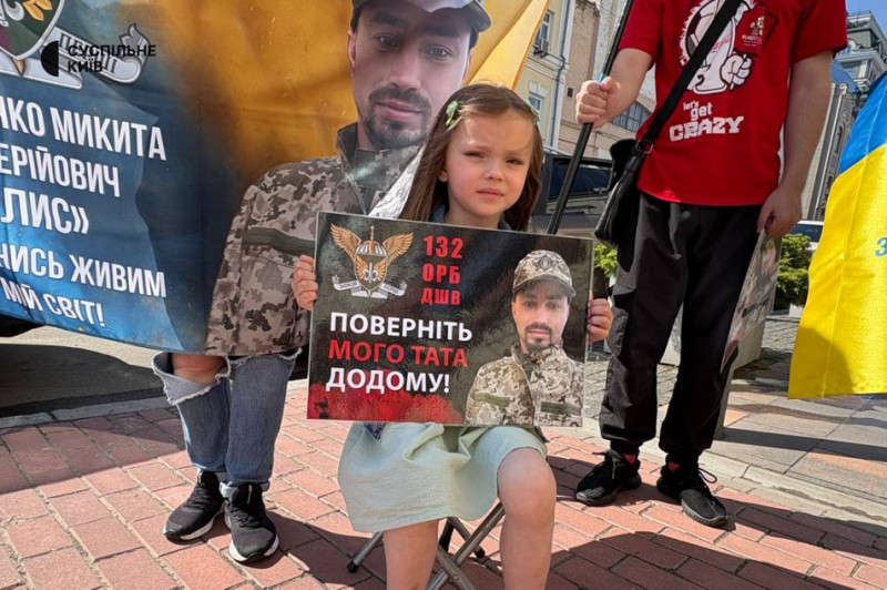 "На обмін вони не потрапляють, бо це Курський напрямок": у Києві відбулася акція на підтримку полонених та зниклих