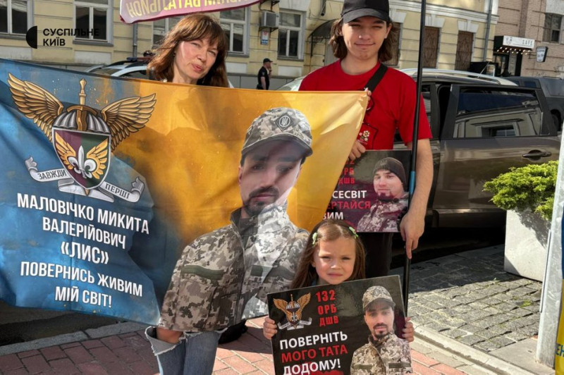 "На обмін вони не потрапляють, бо це Курський напрямок": у Києві відбулася акція на підтримку полонених та зниклих