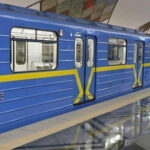 Повреждение путей метро в Киеве: между двумя станциями курсиркет автобус