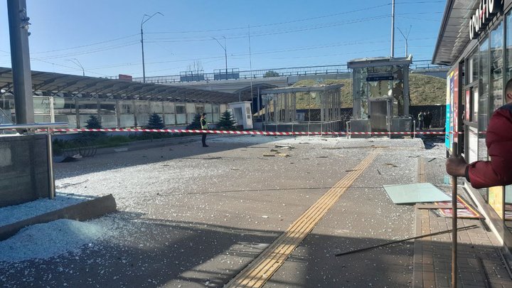 Атака РФ на Київ: пошкоджено станцію метро "Святошин". Рух транспорту відновили