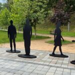 "Тіні присутності": у Києві відкрили інсталяцію, присвячену зниклим безвісти