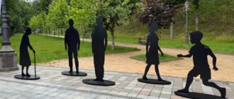 "Тіні присутності": у Києві відкрили інсталяцію, присвячену зниклим безвісти