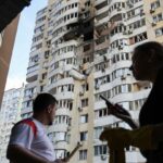 "Хвилею вибило двері паркінгу, яке укриття": жителі пошкодженого столичного будинку про нічну атаку