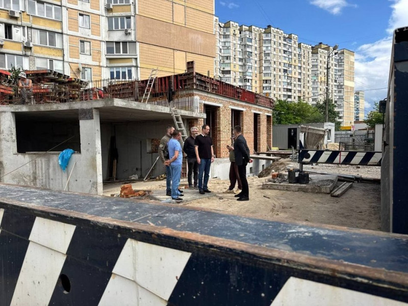 У Києві на Позняках будують нове укриття
