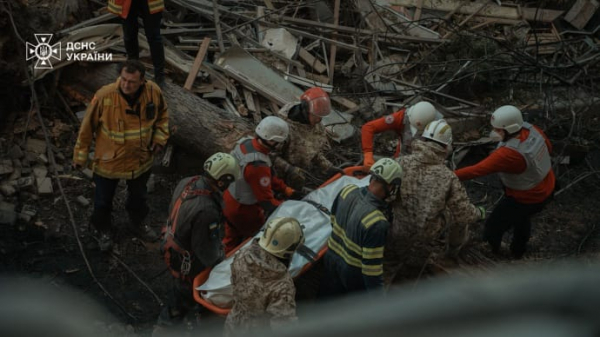 Обстріл Києва: рятувальники деблокували тіло 14-го загиблого 