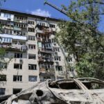 Кияни подають заяви на компенсацію зруйнованого житла: у столиці після російської атаки понад 200 пошкоджених будинків