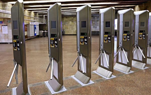 В метро Киева из-за сбоя не работает бесконтактная оплата