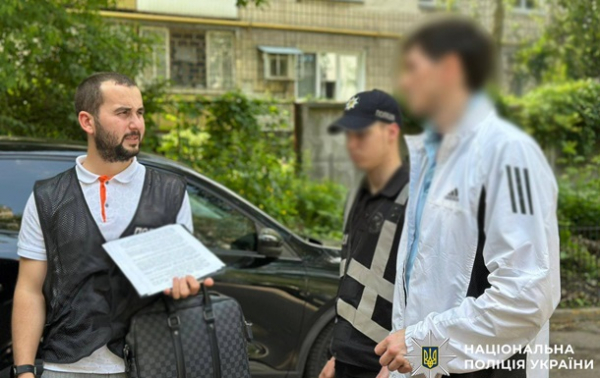 В Киеве мужчина поджег автомобиль военного по заказу РФ