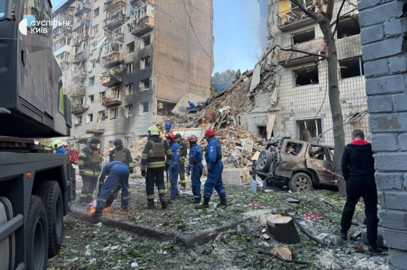 Загиблі люди, десятки постраждалих і поруйновані будівлі: що відомо про нічну масовану атаку РФ на Київ