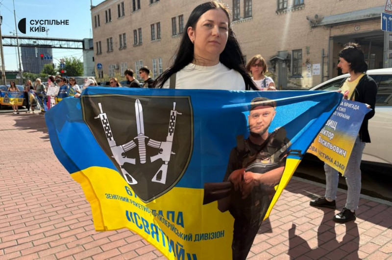 "На обмін вони не потрапляють, бо це Курський напрямок": у Києві відбулася акція на підтримку полонених та зниклих