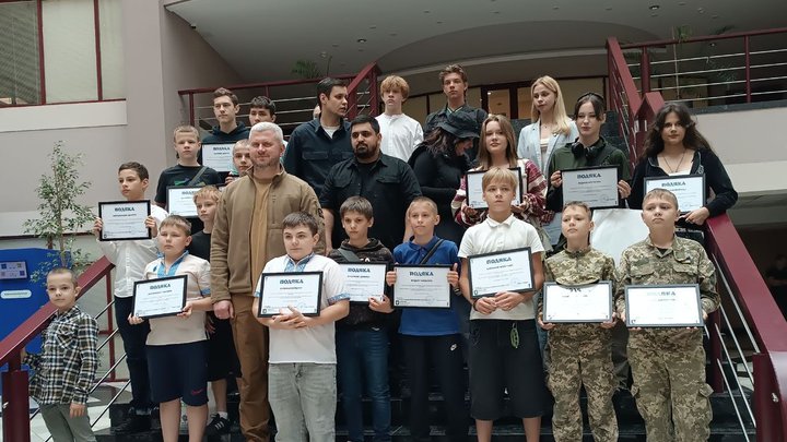 У Києві нагородили дітей, які допомагали розбирати завали після атаки РФ