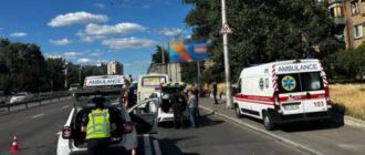 У Києві маршрутка врізалась у вантажівку: 12 постраждалих, серед них неповнолітня