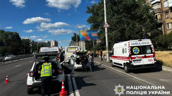 У Києві маршрутка врізалась у вантажівку: 12 постраждалих, серед них неповнолітня