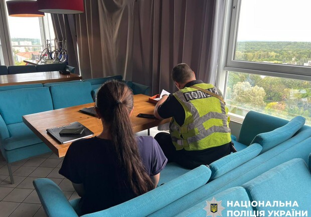 Поліція склала протокол за порушення правил надання послуг. Фото: поліція Києва