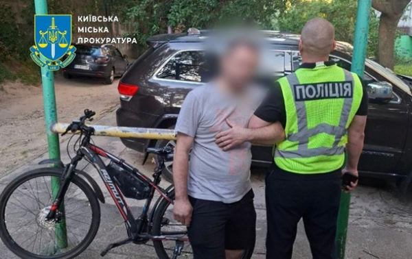 В Киеве обстреляли автомобиль волонтерки