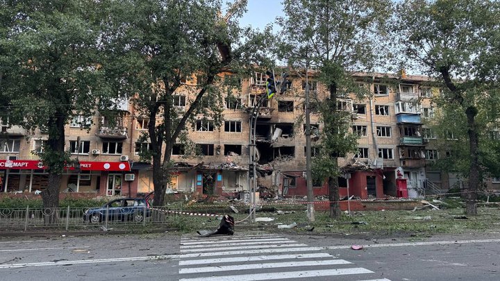 "Сильний удар, ударна хвиля, ми не постраждали, але квартира постраждала": наслідки атаки у Солом'янському районі Києва