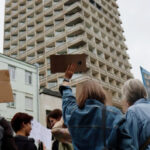 Под Верховной Радой собрался митинг: киевляне встретили криками нардепа Безуглую (фото, видео)