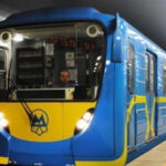 На "красной ветке" метро Киева ограничено движение поездов из-за пожара