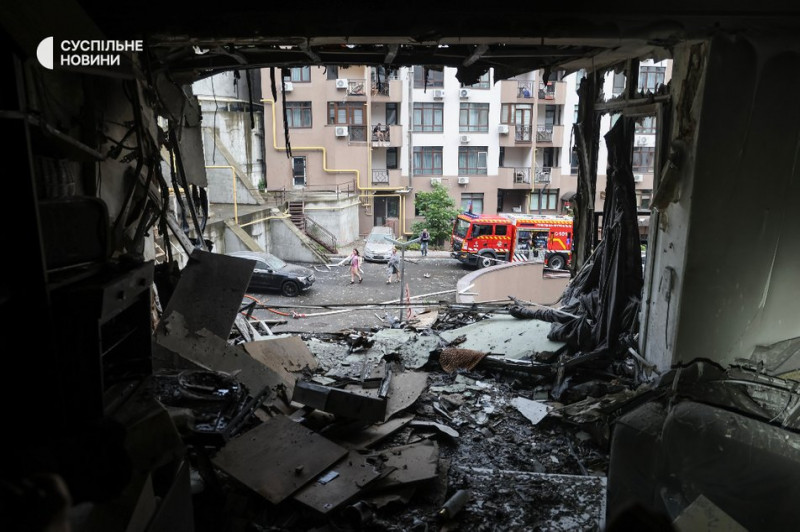 "Рятувальники спускались з нами в укриття": кияни розповіли про нічну атаку РФ