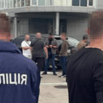 В Киеве правоохранители проверяют офисы, автомобили и документы граждан