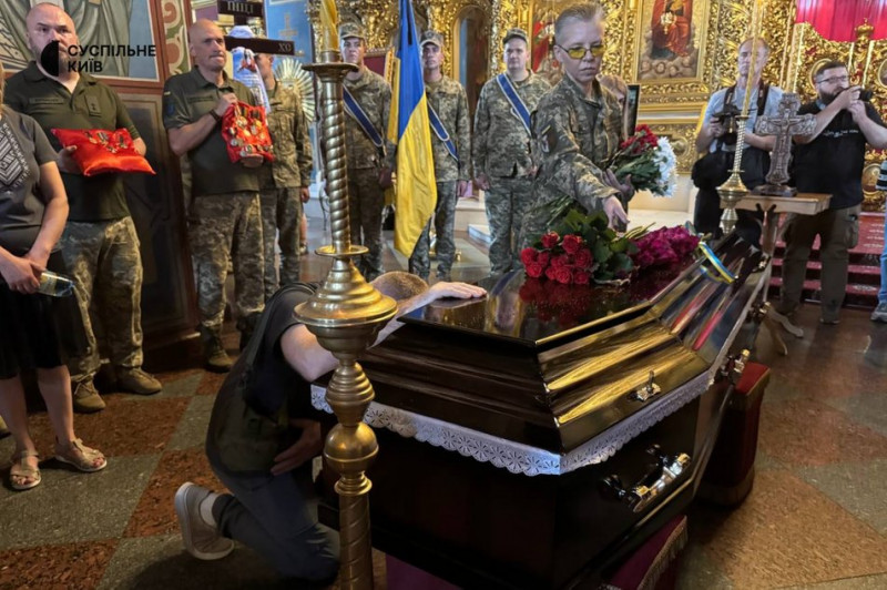 У Києві попрощалися з загиблим на війні лідером "Пласту" і засновником Самооборони Майдану Романом Орищенком