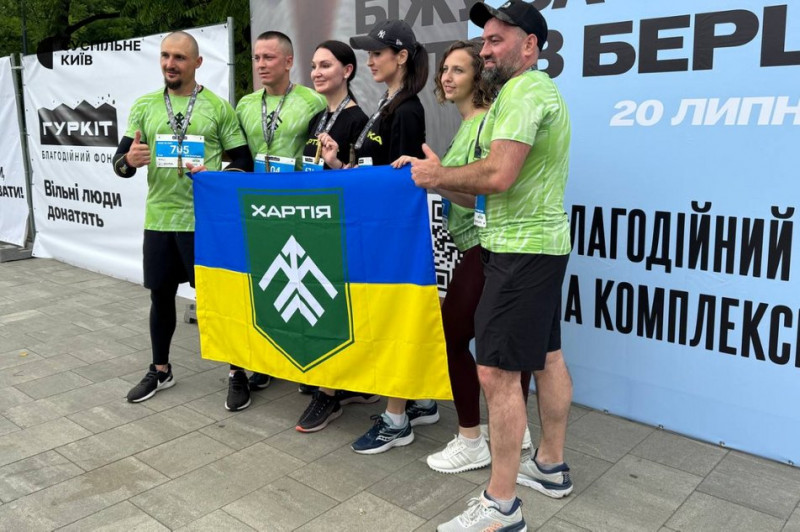 Збирають гроші на РЕБ для ЗСУ: у Києві відбувся благодійний забіг "Біжу за тих, хто в берцях"