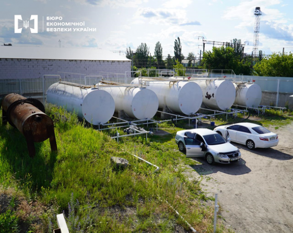 В Киеве обнаружили нелегальную нефтебазу
