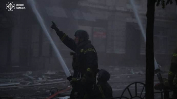 МВС: У Києві загинули 68-річна мешканка та 22-річна капрал поліції метрополітену