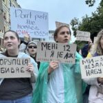 У Києві триває чергова акція проти обмежень повноважень НАБУ та САП