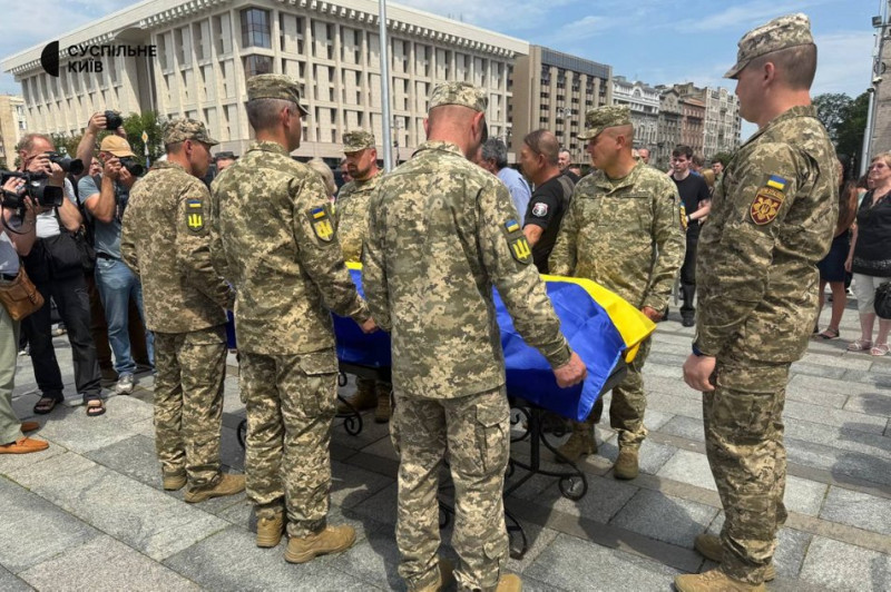 У Києві попрощалися з загиблим на війні лідером "Пласту" і засновником Самооборони Майдану Романом Орищенком