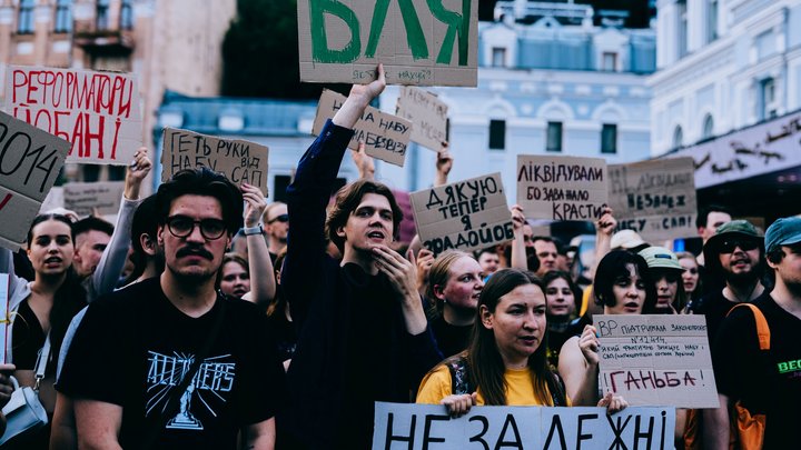"Ворог — корупція, а не інституція": у Києві другий день люди протестували через обмеження повноважень НАБУ І САП