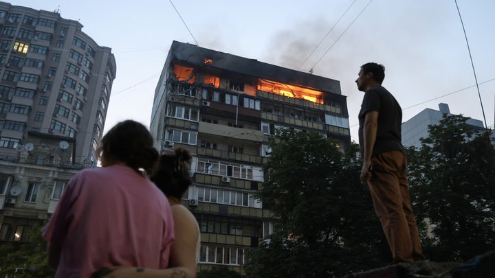 Київ зазнав ударів дронів і ракет: є загиблі і поранені, руйнування у кількох районах