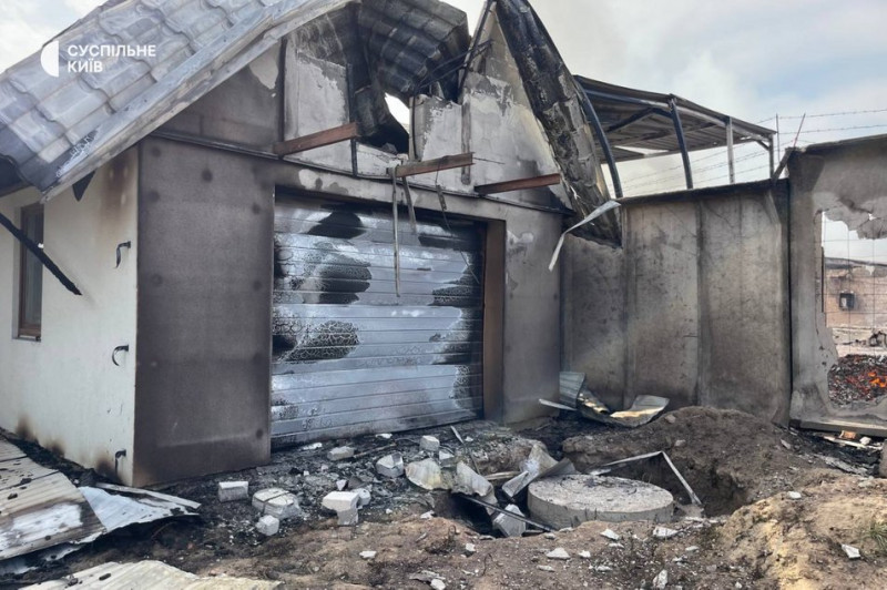 "Вогонь підійшов впритул до будинків, деякі пошкодив": які масштаби займання підприємства на Київщині після атаки РФ