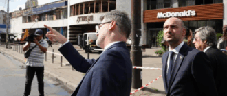 Глава МИД Франции прибыл в Киев