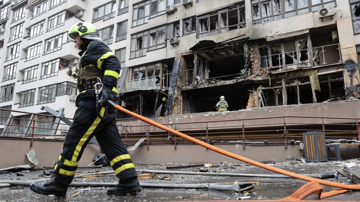 "Рятувальники спускались з нами в укриття": кияни розповіли про нічну атаку РФ