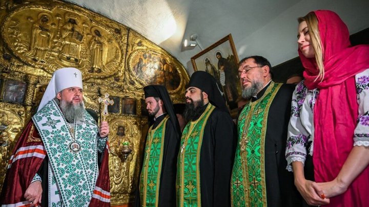 Відбулося перше богослужіння ПЦУ на території печер Києво-Печерської лаври