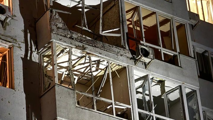 Поранені люди та ушкоджена багатоповерхівка: наслідки нічної атаки РФ на Київ
