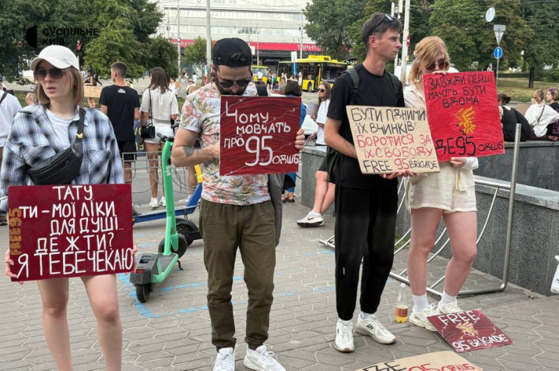 "Все витримаю, але дочекаюсь": у Києві відбулася щонедільна акція на підтримку військовополонених та зниклих