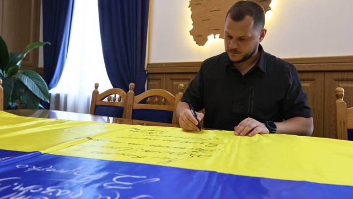 "Київщина — область героїв. Незламна та непохитна": регіон долучився до акції "Прапор єднання"
