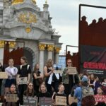 Роковини теракту в Оленівці: в Києві пройшла акція-нагадування про загиблих військовополонених
