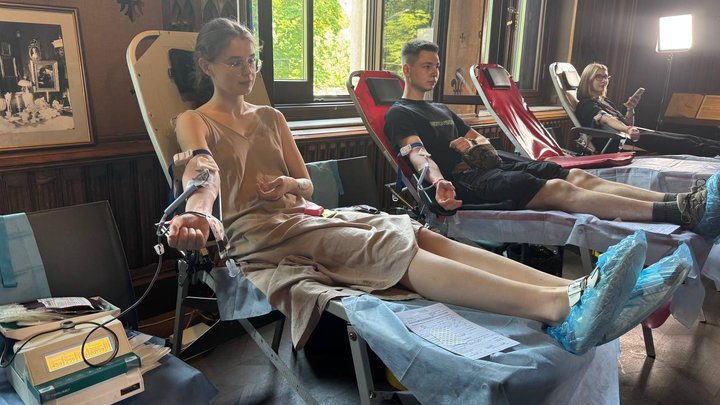Для військових і цивільних: у столичному Музеї Ханенків провели донацію крові