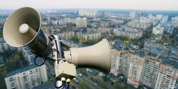 Громкоговорители над городом оповещают о воздушной тревоге