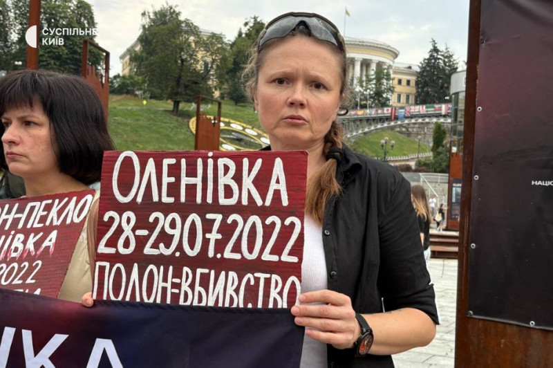 Роковини теракту в Оленівці: в Києві пройшла акція-нагадування про загиблих військовополонених