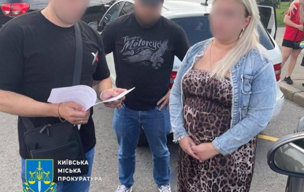 На взятке поймали чиновницу КГГА и директора столичного рынка