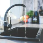 Из-за обстрела 500 зданий в столице остались без горячей воды